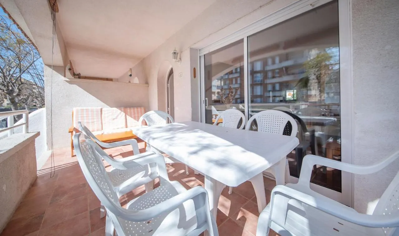 R141 Manila Resort Patio Calafell